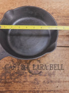 So cool! The hammered Unknown Foundry pointy handle #5 cast iron skillet. Maker Unknown great for sides! Skillet
