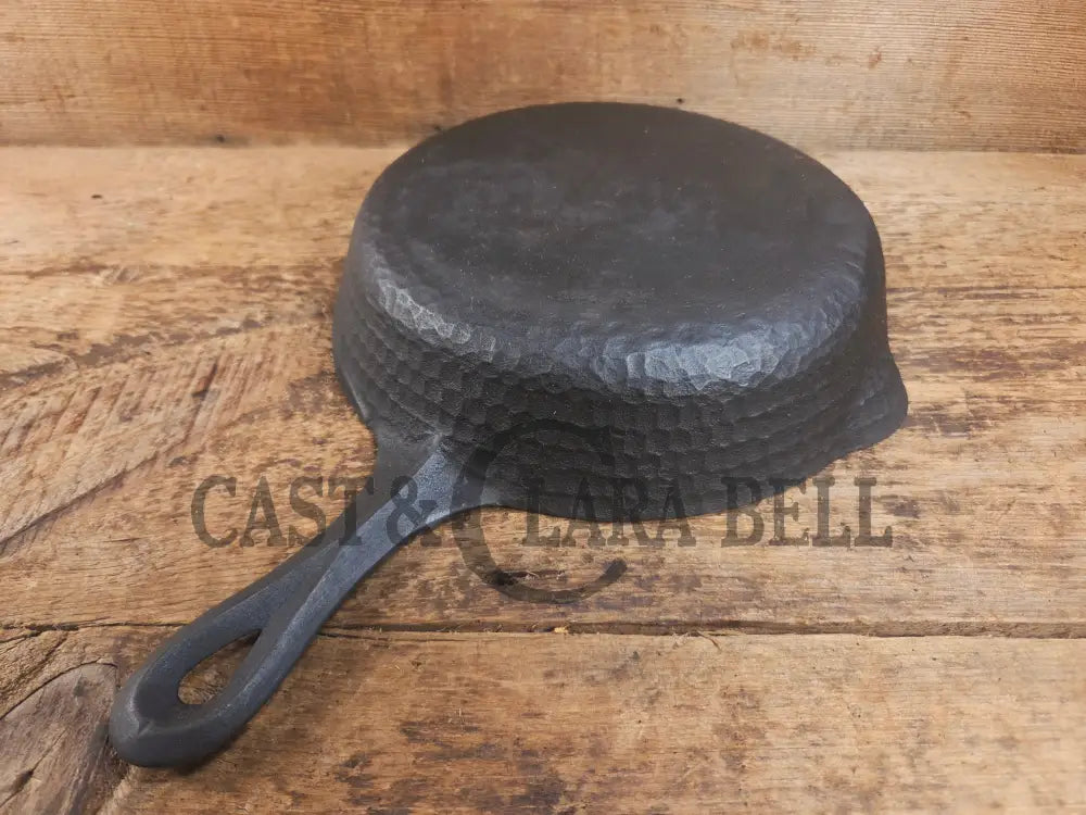 So cool! The hammered Unknown Foundry pointy handle #5 cast iron skillet. Maker Unknown great for sides! Skillet