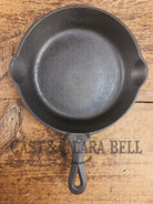 So cool! The hammered Unknown Foundry pointy handle #5 cast iron skillet. Maker Unknown great for sides! Skillet