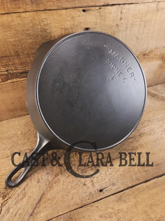 So unique and harder to find! Wagner made 1910’s Arc straight logo Sidney O. #9 Skillet with Heat Ring