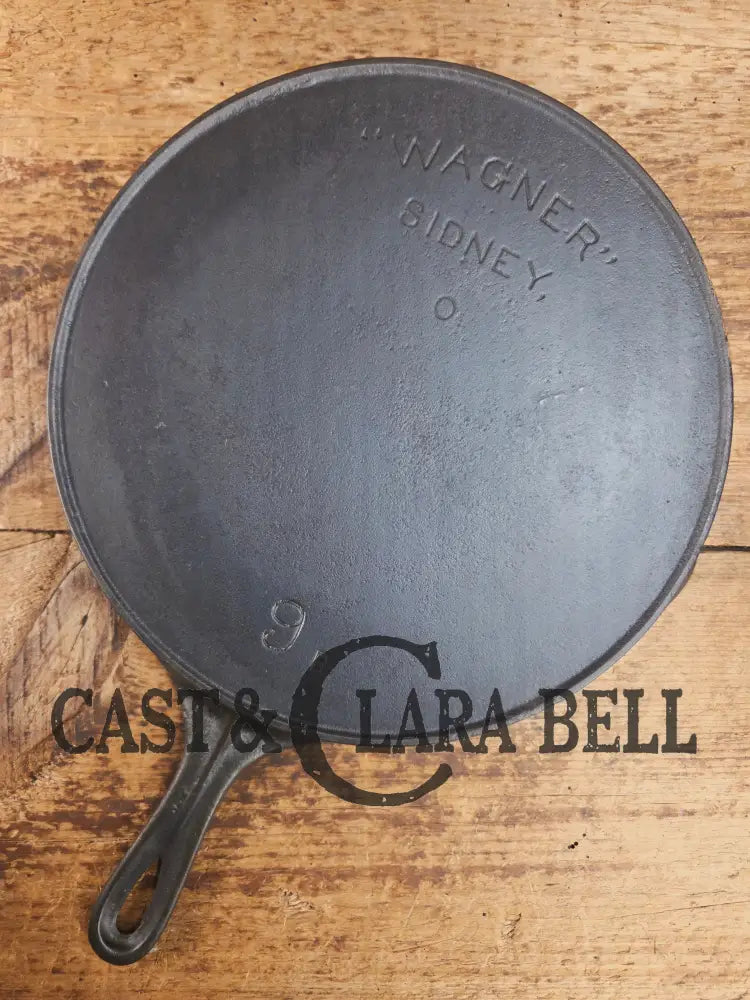 So unique and harder to find! Wagner made 1910’s Arc straight logo Sidney O. #9 Skillet with Heat Ring Skillet