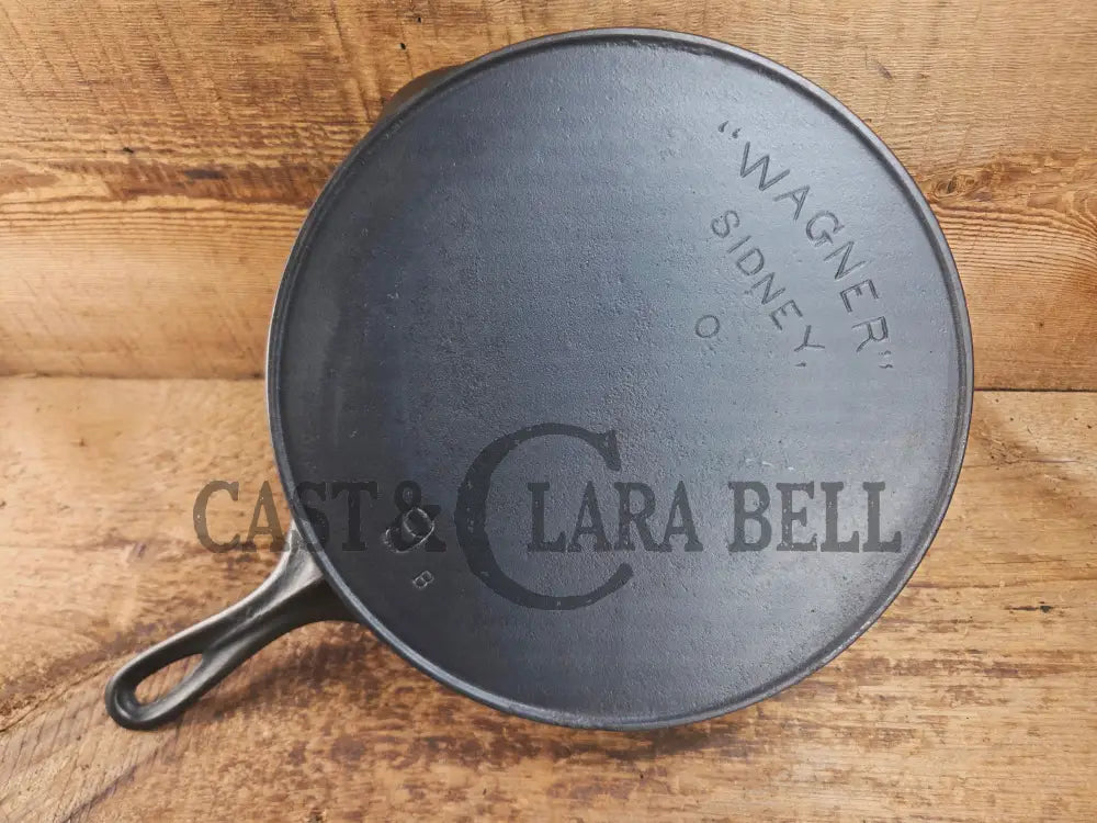 So unique and harder to find! Wagner made 1910’s Arc straight logo Sidney O. #9 Skillet with Heat Ring Skillet
