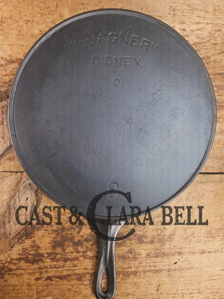 So unique and harder to find! Wagner made 1910’s Arc straight logo Sidney O. #9 Skillet with Heat Ring Skillet
