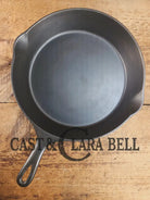 So unique and harder to find! Wagner made 1910’s Arc straight logo Sidney O. #9 Skillet with Heat Ring Skillet