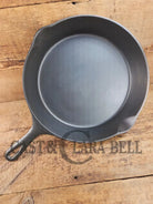 So unique and harder to find! Wagner made 1910’s Arc straight logo Sidney O. #9 Skillet with Heat Ring Skillet