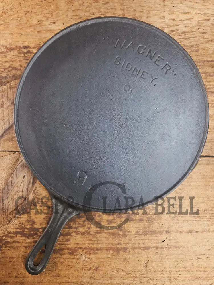 So unique and harder to find! Wagner made 1910’s Arc straight logo Sidney O. #9 Skillet with Heat Ring Skillet
