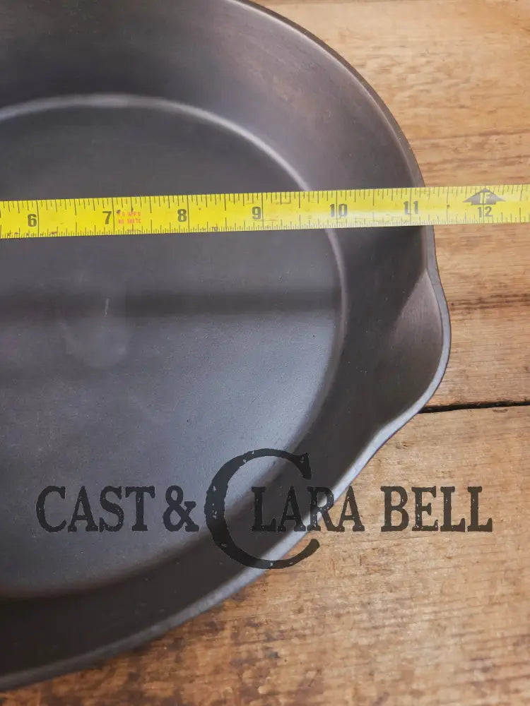 So unique and harder to find! Wagner made 1910’s Arc straight logo Sidney O. #9 Skillet with Heat Ring Skillet