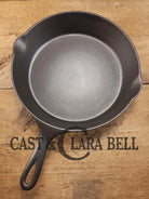 So unique and harder to find! Wagner made 1910’s Arc straight logo Sidney O. #9 Skillet with Heat Ring