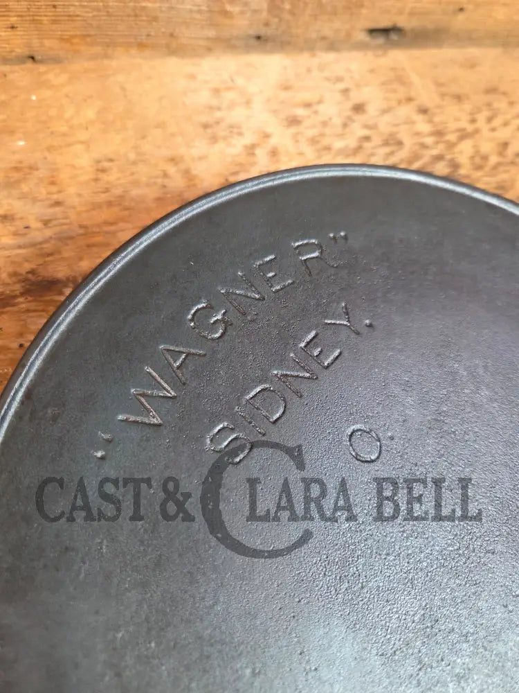 So unique and harder to find! Wagner made 1910’s Arc straight logo Sidney O. #9A Skillet - Skillet