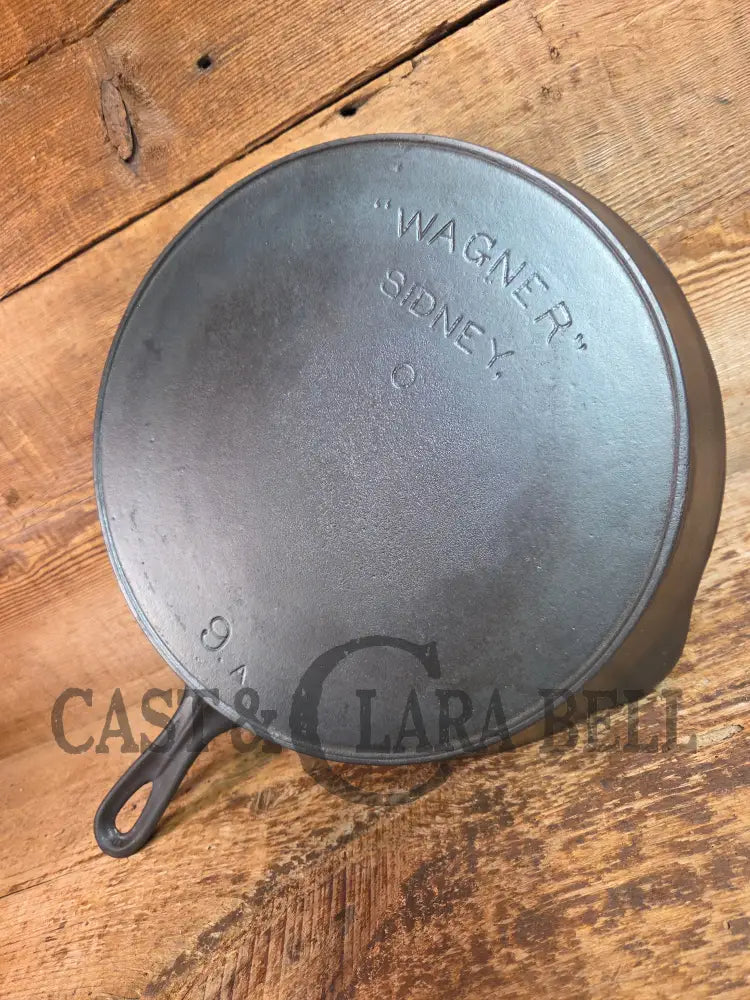 So unique and harder to find! Wagner made 1910’s Arc straight logo Sidney O. #9A Skillet - Skillet