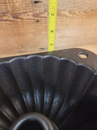 So unique! ’The Pauper’ fluted style cake pan unknown maker. 12 Cups Square base - Bakeware