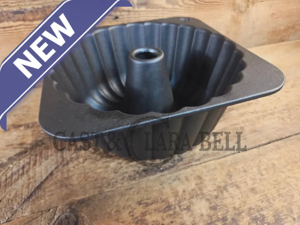 So unique! ’The Pauper’ fluted style cake pan unknown maker. 12 Cups Square base - Bakeware