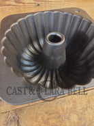 So unique! ’The Pauper’ fluted style cake pan unknown maker. 12 Cups Square base - Bakeware