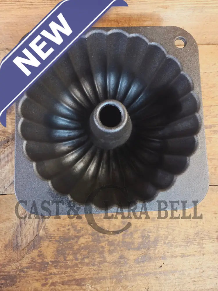 So unique! ’The Pauper’ fluted style cake pan unknown maker. 12 Cups Square base - Bakeware