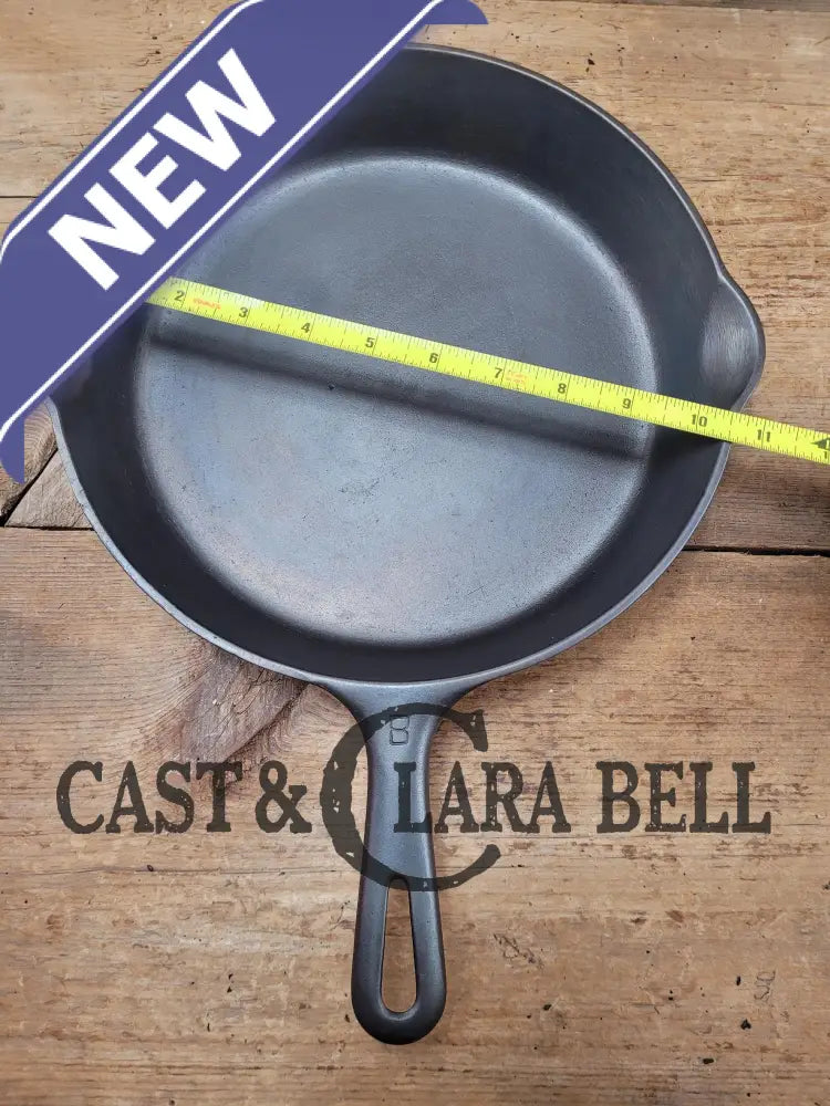 Sought After Grooved Handle! The Classic Griswold No. 8 Skillet With Small Block Logo 704 N.