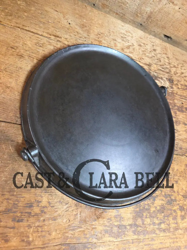 Spectacular and hard to find Griswold ERIE 3rd Series #10 Round Griddle with Bail! You don’t see these often! Griddle