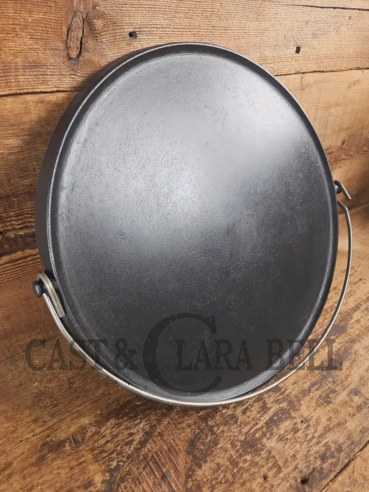 Spectacular piece! EARLY 1900’s Wagner arc straight logo #14 bailed round griddle SC24 - Griddle
