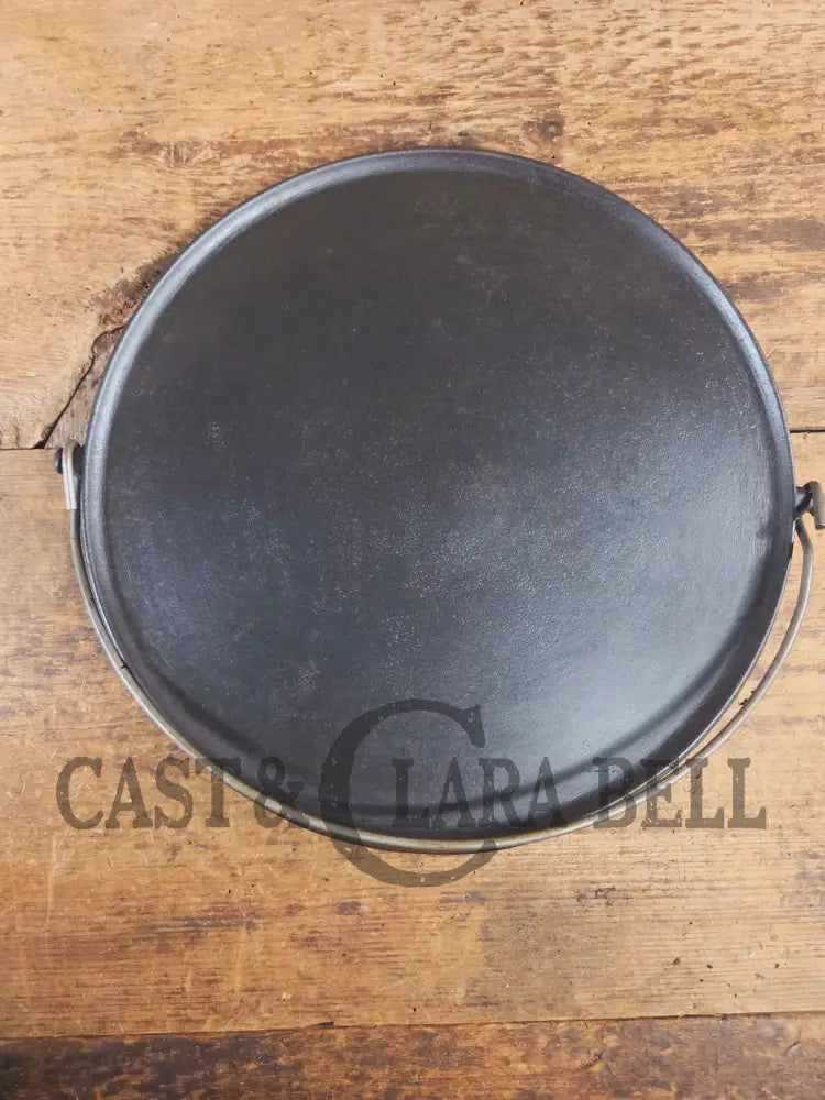 Spectacular piece! EARLY 1900’s Wagner arc straight logo #14 bailed round griddle SC24 - Griddle