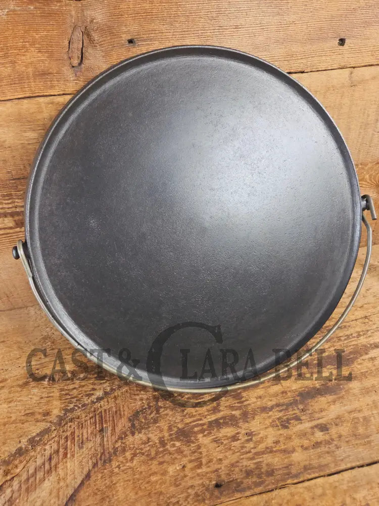 Spectacular piece! EARLY 1900’s Wagner arc straight logo #14 bailed round griddle SC24 - Griddle