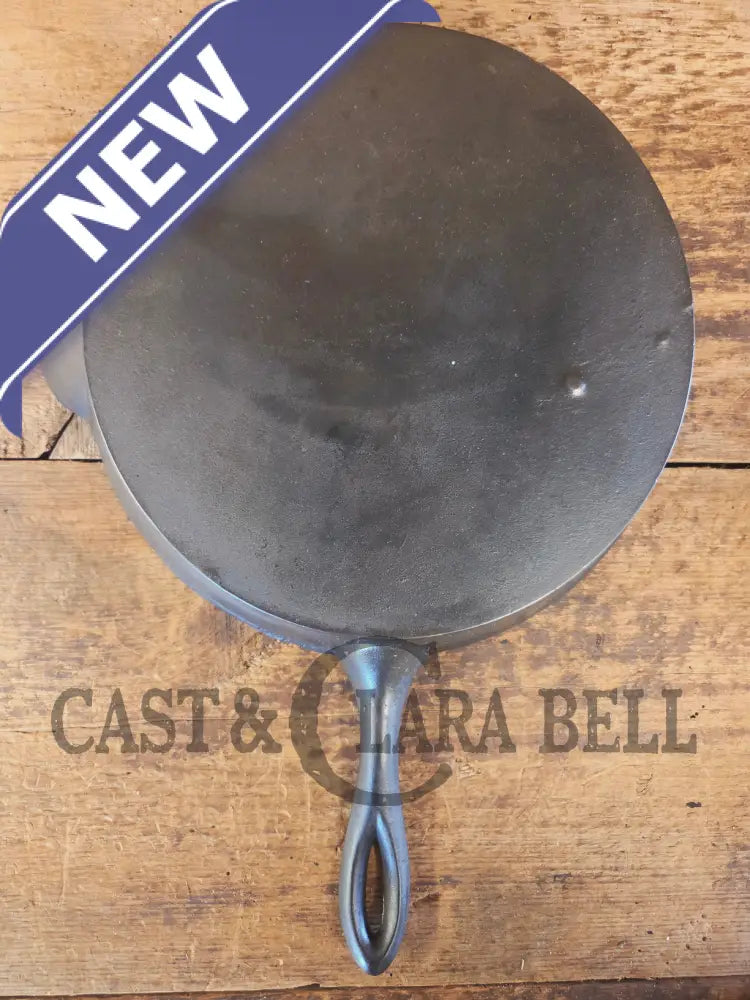Stunner. Antique gate-marked unknown #10 skillet. Est 1880’s. RIGHT single spout heat ring bottom w/ pointy handle