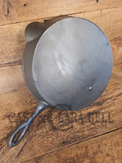 Stunner. Antique gate-marked unknown #10 skillet. Est 1880’s. RIGHT single spout heat ring bottom w/ pointy handle