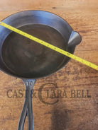 Stunner. Antique gate-marked unknown #10 skillet. Est 1880’s. RIGHT single spout heat ring bottom w/ pointy handle