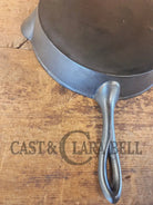 Stunner. Antique gate-marked unknown #10 skillet. Est 1880’s. RIGHT single spout heat ring bottom w/ pointy handle