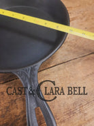 Stunner. Antique gate-marked unknown #9 skillet. Est 1880’s. Left single spout heat ring bottom w/ pointy handle Skillet