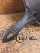 Stunner. Antique gate-marked unknown #9 skillet. Est 1880’s. Left single spout heat ring bottom w/ pointy handle Skillet