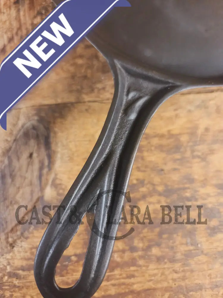 Stunner. Antique gate-marked unknown #7 skillet. Est 1880’s. Left single spout heat ring bottom w/ semi fancy handle