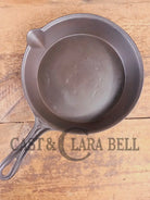 Stunner. Antique gate-marked unknown #7 skillet. Est 1880’s. Left single spout heat ring bottom w/ semi fancy handle