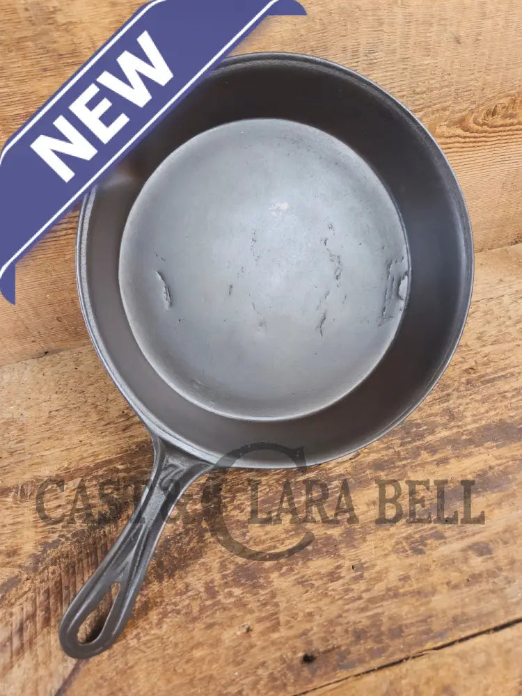 Stunner. Antique gate-marked unknown #7 skillet. Est 1880’s. Left single spout heat ring bottom w/ semi fancy handle