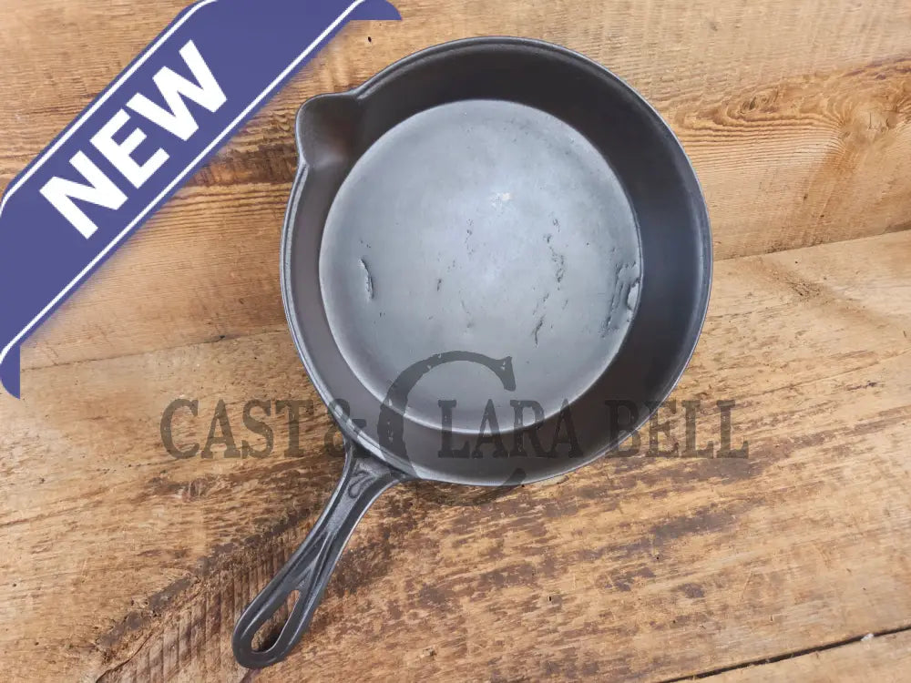 Stunner. Antique gate-marked unknown #7 skillet. Est 1880’s. Left single spout heat ring bottom w/ semi fancy handle