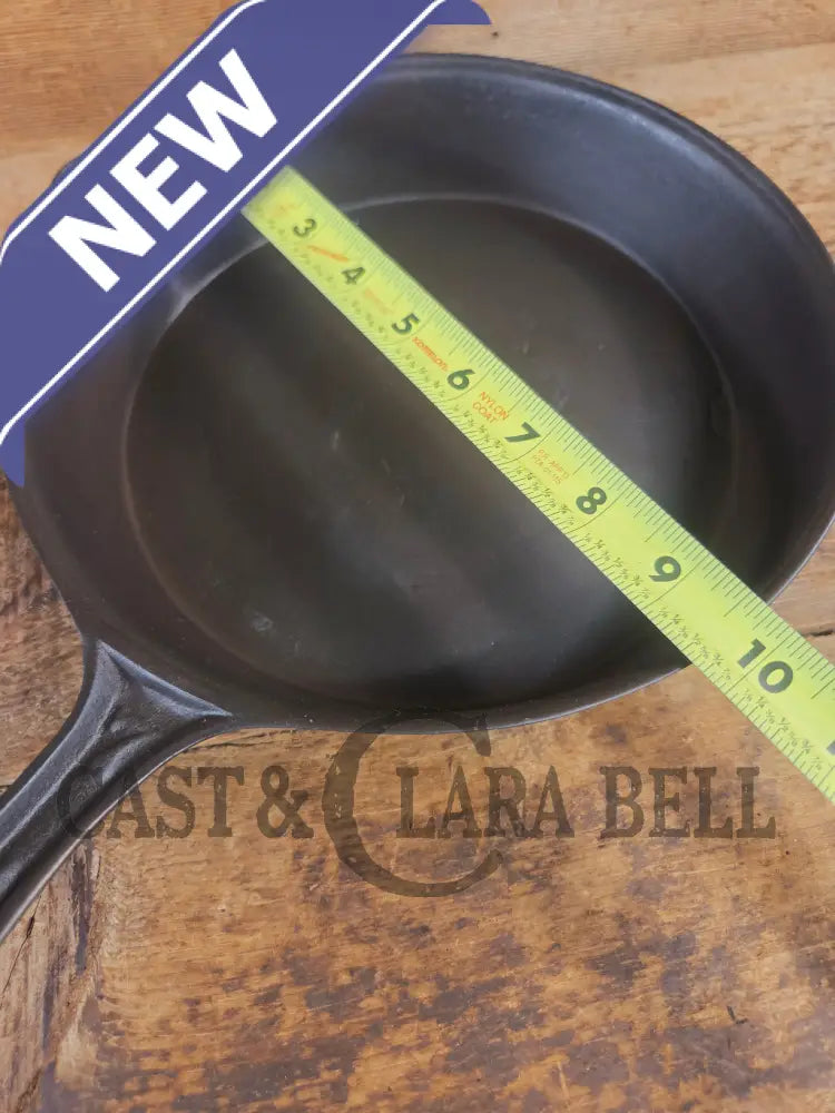 Stunner. Antique gate-marked unknown #7 skillet. Est 1880’s. Left single spout heat ring bottom w/ semi fancy handle