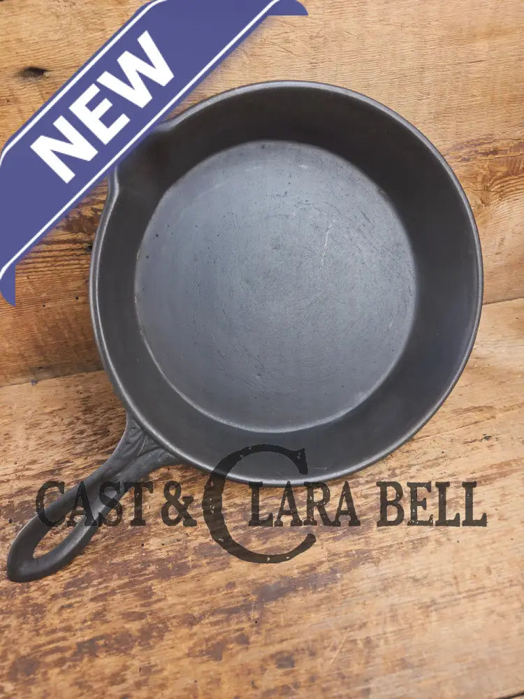 Stunner. Antique gate-marked unknown #9 skillet. Est 1880’s. Left single spout heat ring bottom w/ pointy handle Skillet