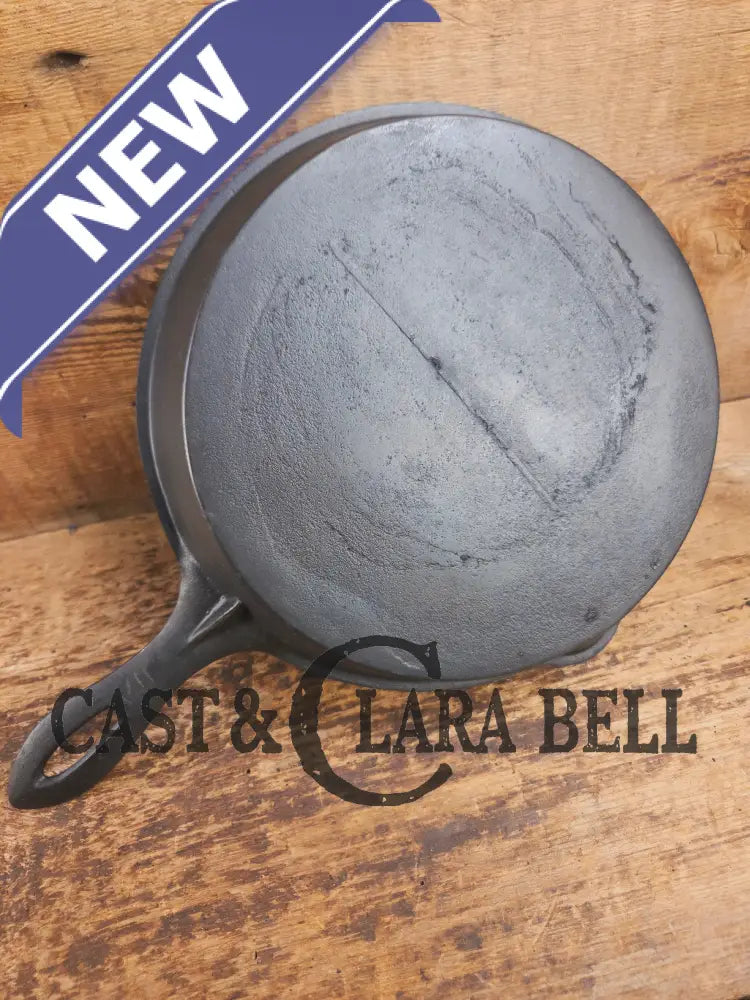 Stunner. Antique gate-marked unknown #9 skillet. Est 1880’s. Left single spout heat ring bottom w/ pointy handle Skillet