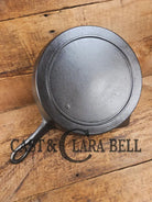Stunner. Antique gate-marked unknown #9 skillet. Est 1880’s. Left single spout heat ring bottom w/ pointy handle Skillet