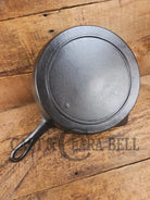 Stunner. Antique gate-marked unknown #9 skillet. Est 1880’s. Left single spout heat ring bottom w/ pointy handle Skillet