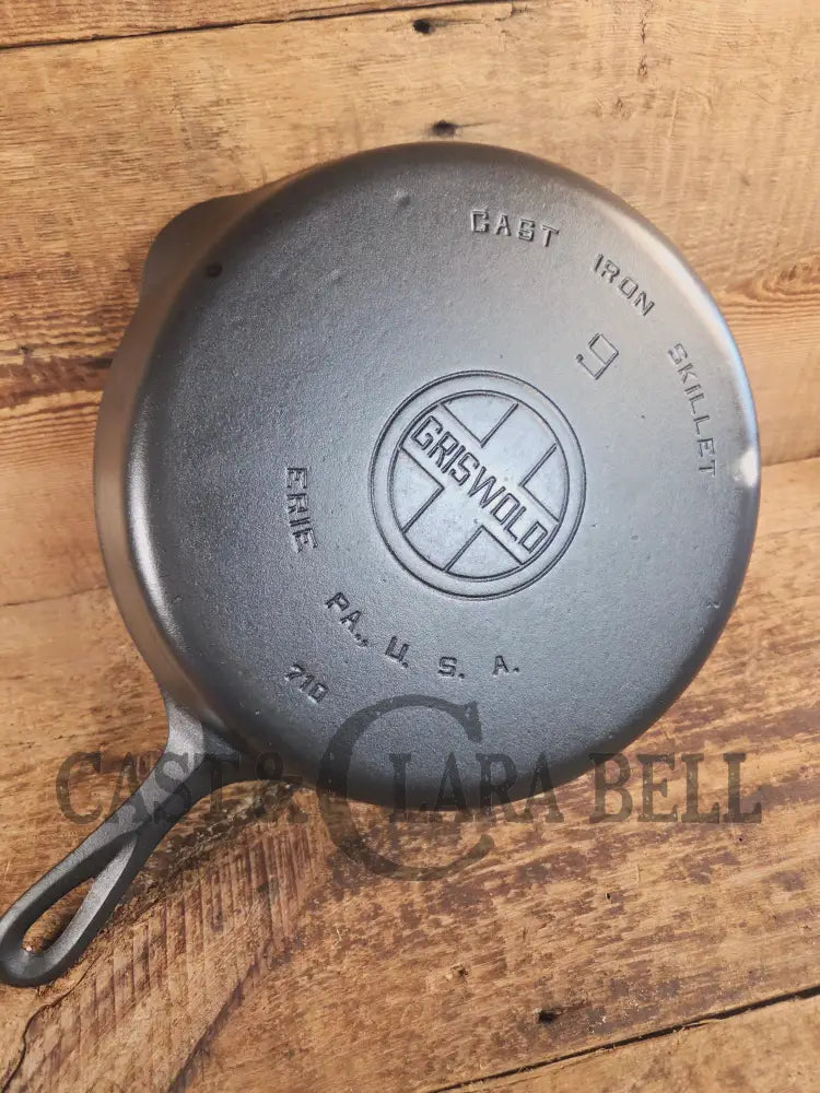 Stunner. Griswold #9 Skillet with Large Block Logo and Smooth Bottom 710 - Skillet
