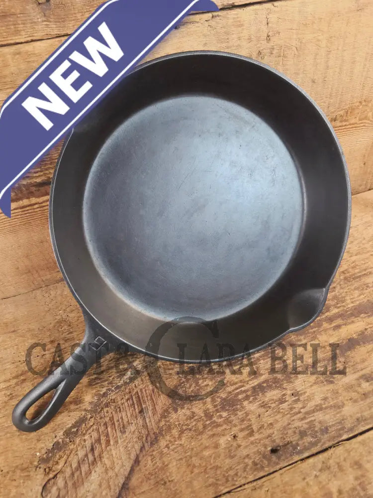 Stunner. Griswold #9 Skillet with Large Block Logo and Smooth Bottom 710 - Skillet