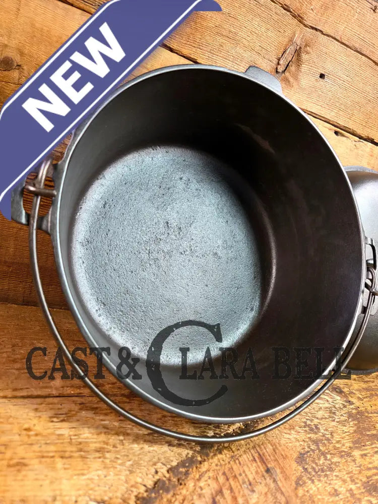 Stunning! 1930’s Favorite Piqua Ware #8 Dutch Oven with matching lid. Smiley Logo. Dutch Ovens Trivets & Kettles