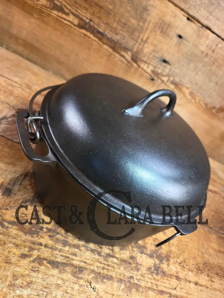 Stunning! 1930’s Favorite Piqua Ware #8 Dutch Oven with matching lid. Smiley Logo. Dutch Ovens Trivets & Kettles