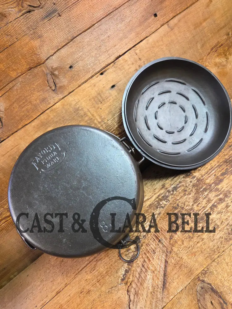 Stunning! 1930’s Favorite Piqua Ware #8 Dutch Oven with matching lid. Smiley Logo. Dutch Ovens Trivets & Kettles