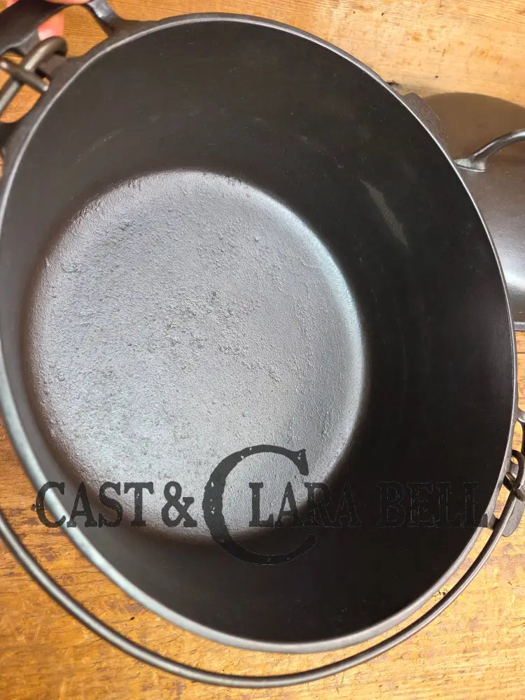 Stunning! 1930’s Favorite Piqua Ware #8 Dutch Oven with matching lid. Smiley Logo. Dutch Ovens Trivets & Kettles