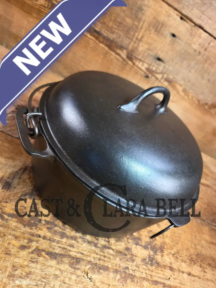 Stunning! 1930’s Favorite Piqua Ware #8 Dutch Oven with matching lid. Smiley Logo. Dutch Ovens Trivets & Kettles