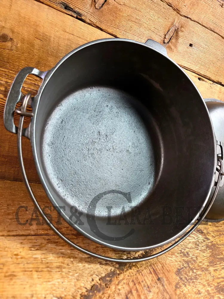 Stunning! 1930’s Favorite Piqua Ware #8 Dutch Oven with matching lid. Smiley Logo. Dutch Ovens Trivets & Kettles