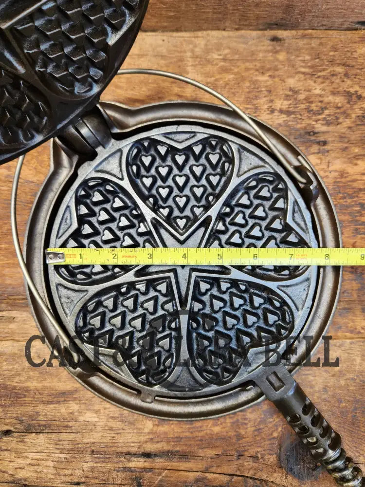 Stunning. The Premier Waffle Iron! Griswold No. 18 ’Heart And Star’ (919/920) Waffle Iron.