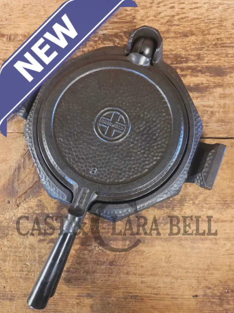 Stunning. VHTF 1930’s Hammered finish Griswold #8 Waffle Iron. The best you can buy - Waffle Iron