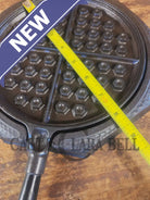 Stunning. VHTF 1930’s Hammered finish Griswold #8 Waffle Iron. The best you can buy - Waffle Iron