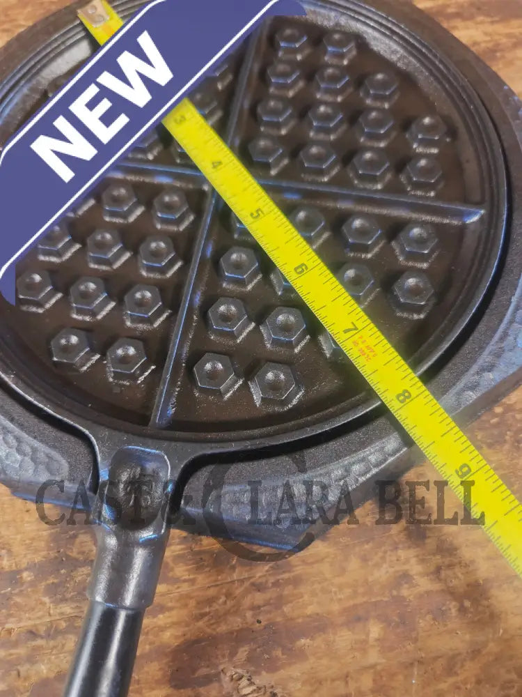 Stunning. VHTF 1930’s Hammered finish Griswold #8 Waffle Iron. The best you can buy - Waffle Iron